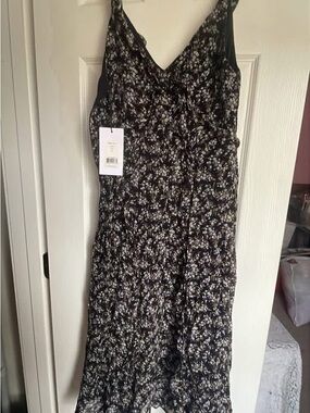 Black and White Floral V-Neck Maxi Dress